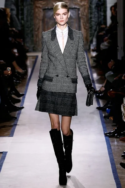 Look 3